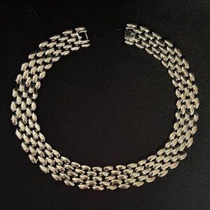 Silvertone link collar necklace(read description)